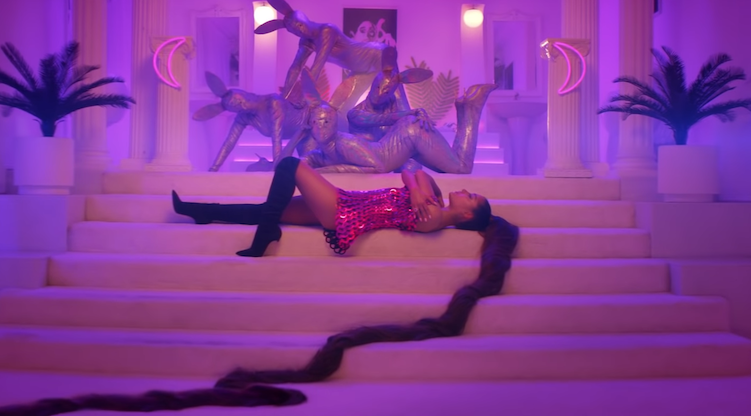 Download Ariana Grande looks fierce in her iconic 7 Rings music video  Wallpaper | Wallpapers.com